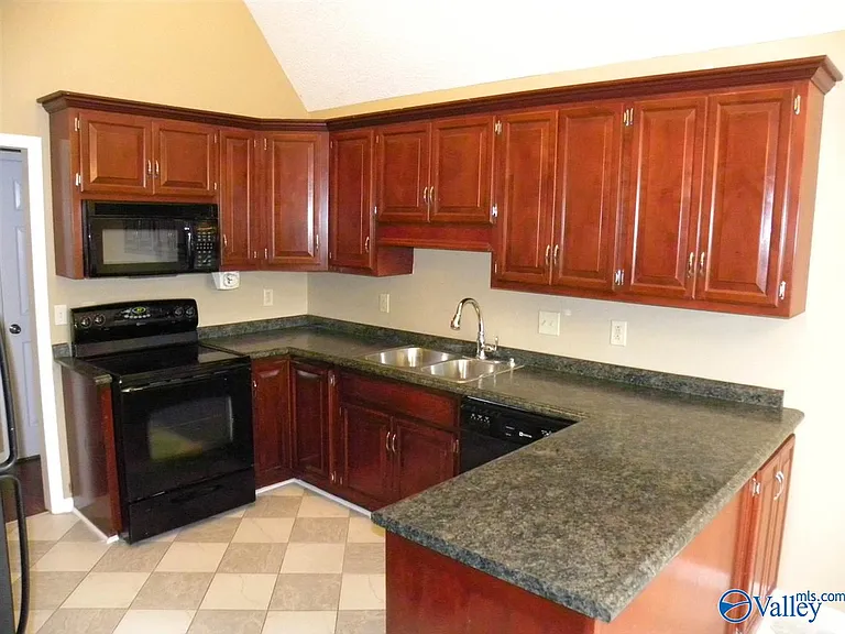 102 Pam Cir — Photo 6