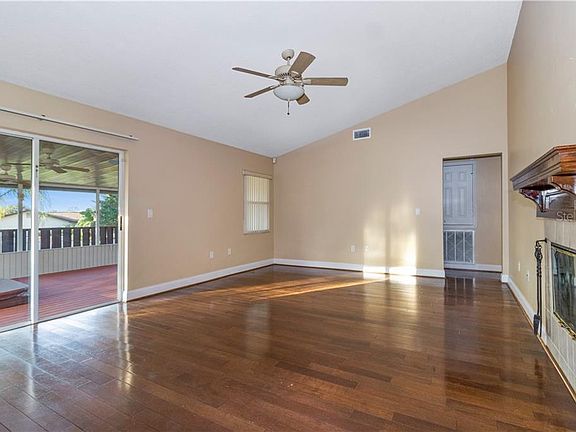 5th image of 36 Saint Kitts Cir