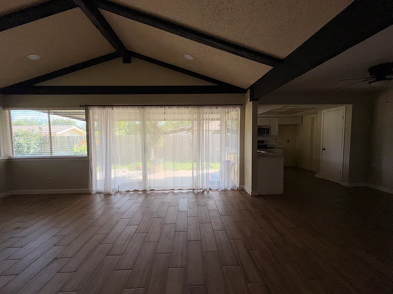 726 Ravencroft Dr — Photo 10
