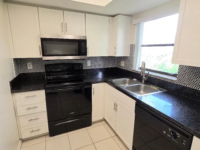 4816 Palm Tree Dr #4 — Photo 7