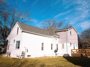 301 3rd St, Varina, IA 50593