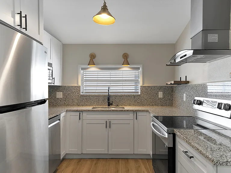2509 W North B St — Photo 15