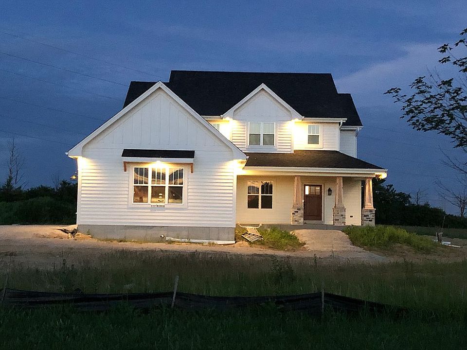 2nd image of W197N12512 Prairie Ridge Ct
