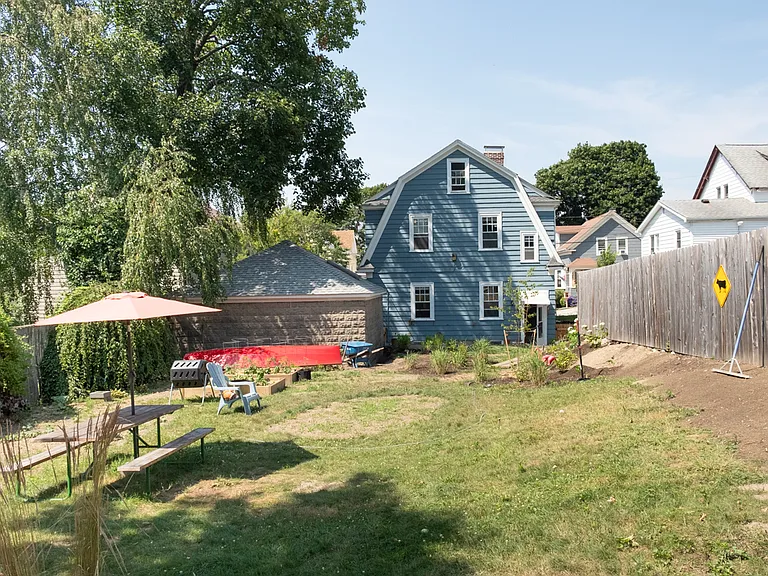 23-25 Woodbine St — Photo 12