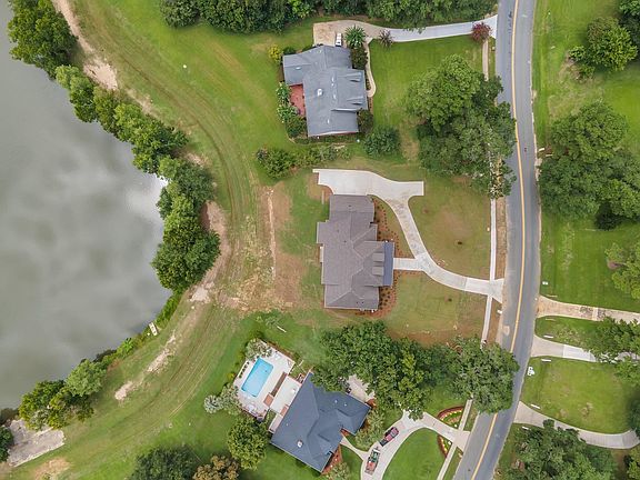 3rd image of 955 Summerbrooke Dr