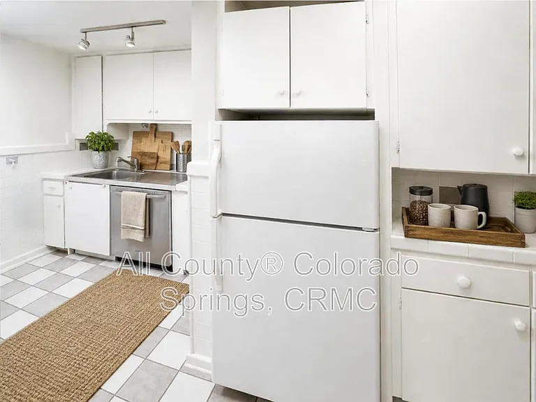 1238 Wood Ave #4 — Photo 10