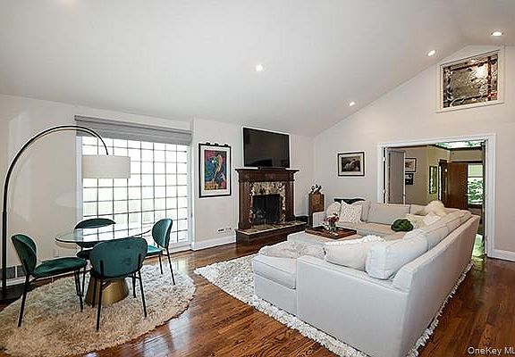 5th image of 32 Randy Ln