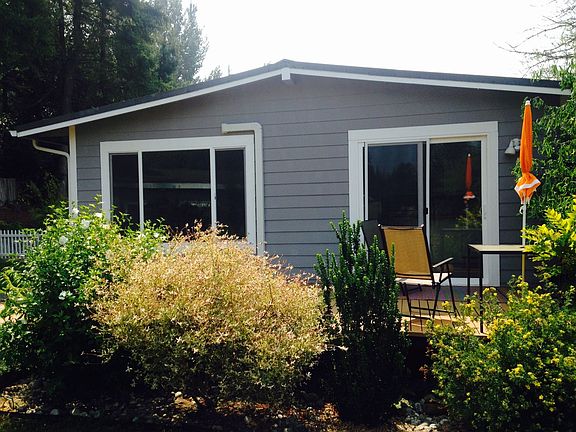2nd image of 540 NW Old Orchard Way