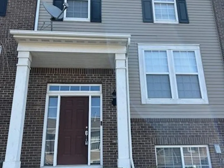 304 Kelsey Dr — Photo 1