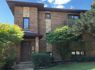 453 Burlington Ave APT 1, Clarendon Hills, IL 60514