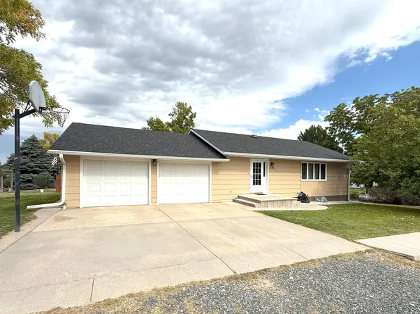 626 W Legion St, Wauneta, NE 69045