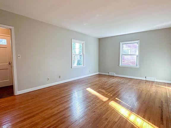 5th image of 807 6th Ave S