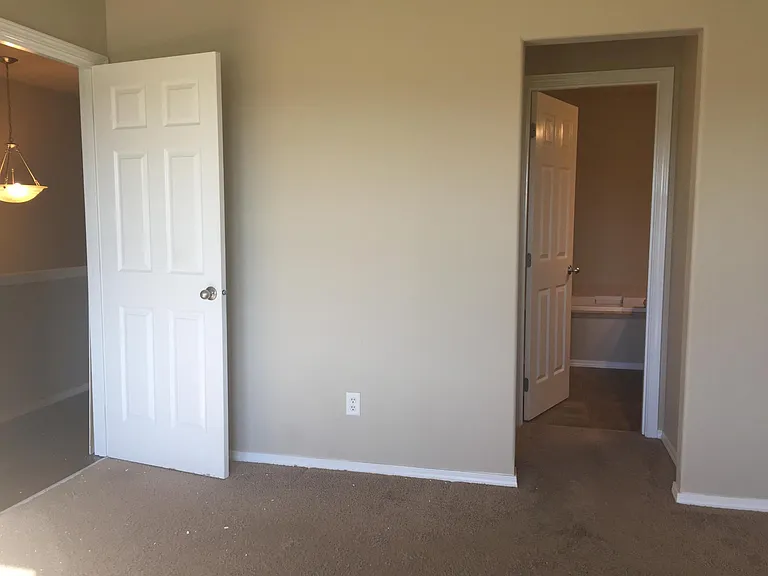 413 NW Viola St — Photo 5