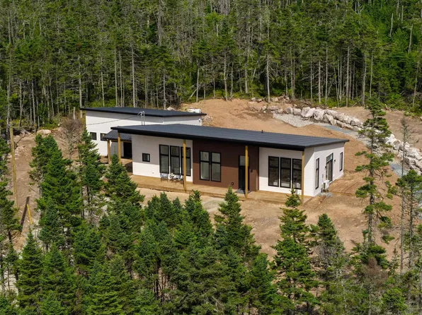 9241 Peggys Cove Rd, Hacketts Cove, NS B3Z 3R2