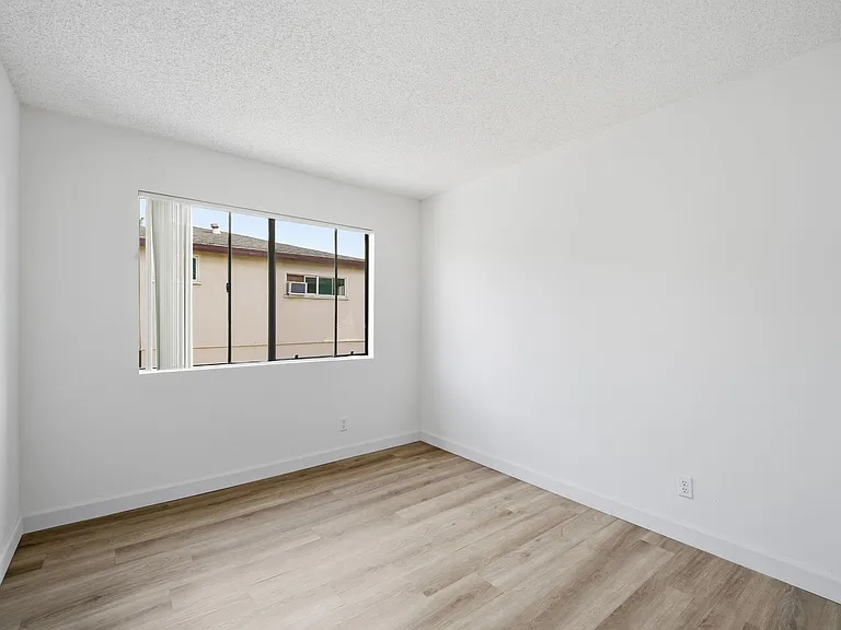 1527 Palm Ave — Photo 14