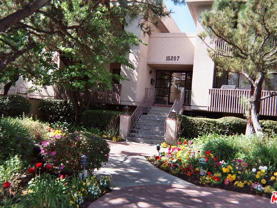1st image of 15207 Magnolia Blvd Unit 132