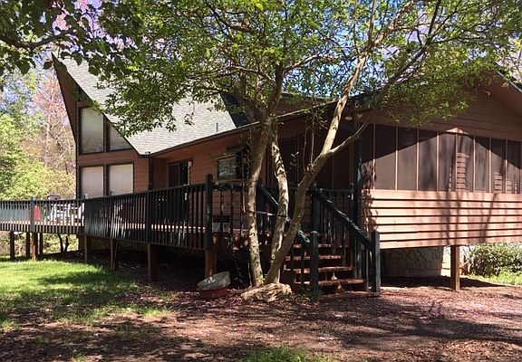 3rd image of 634 Southern Pines Dr