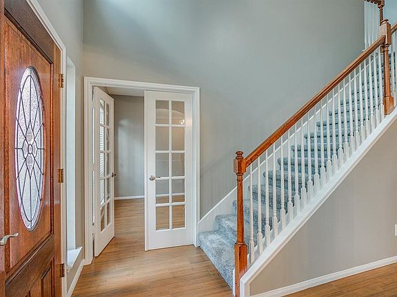 3rd image of 2223 Manchester Ln