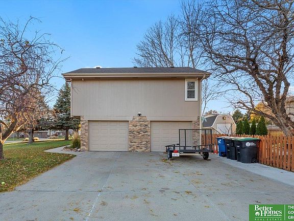 4th image of 3852 S 152nd St