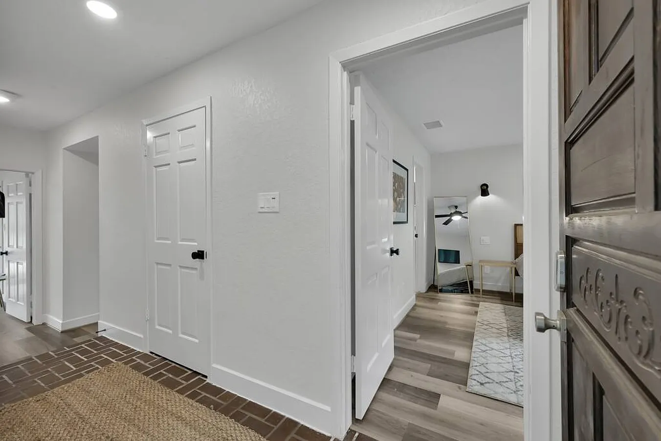 4 bed, $8,100 — Photo 1