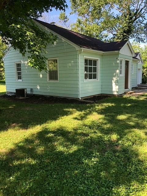 2nd image of 1609 Locust Dr