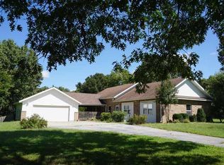 1424 S Thousand Oaks Dr, Nixa, MO 65714