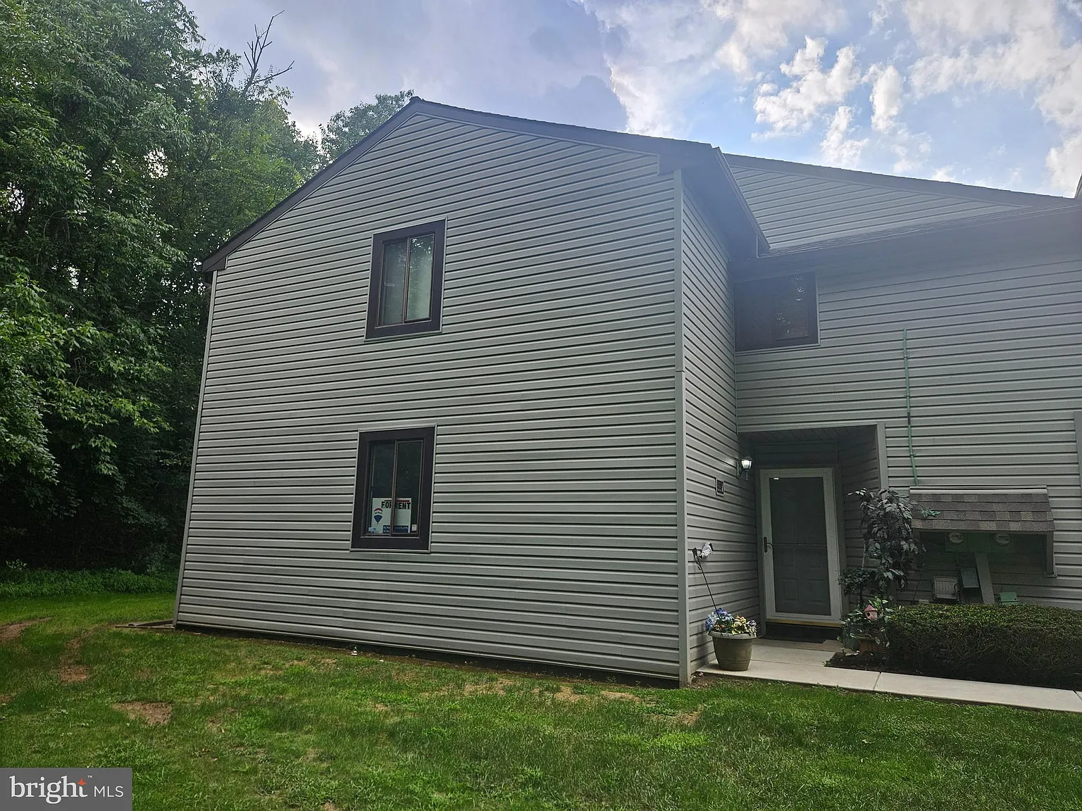 2 bed, 1161 sqft, $2,200 — Photo 2