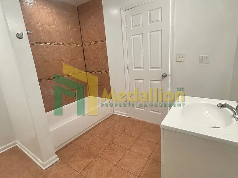 5954 S Maplewood Ave — Photo 29
