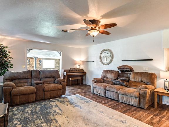 2nd image of 334 W Avenue J