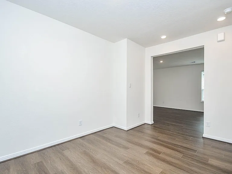 25230 Benroe St — Photo 13