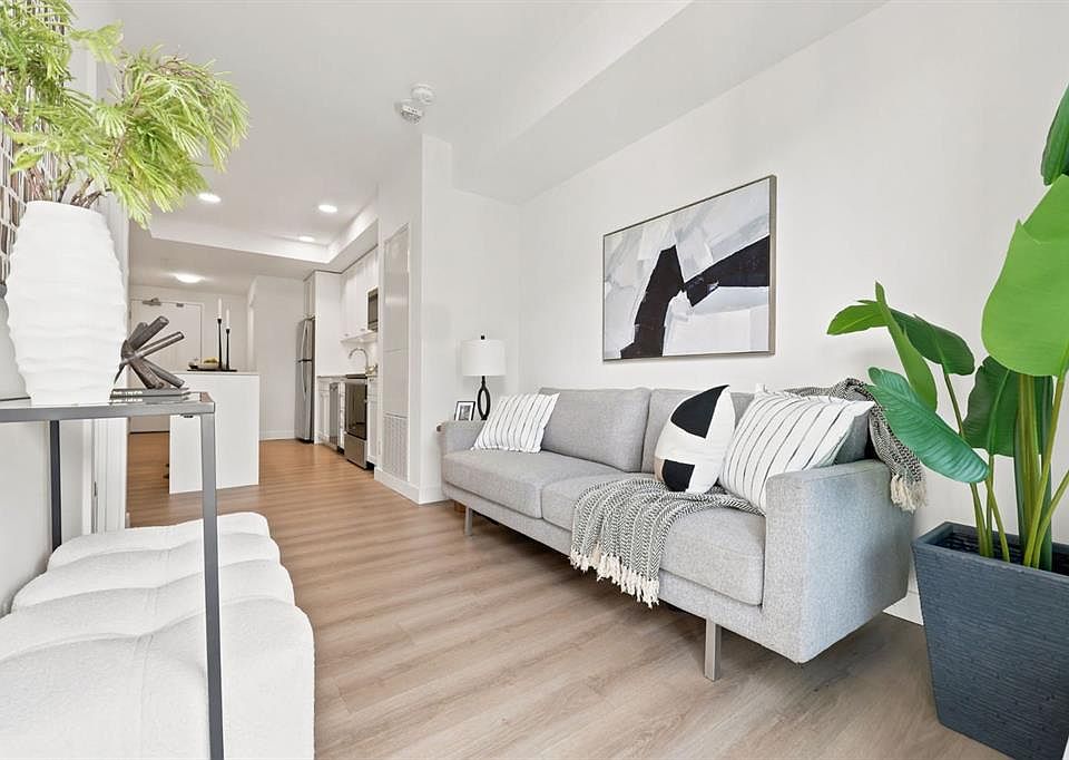 1st image of 123 4th St NW #311