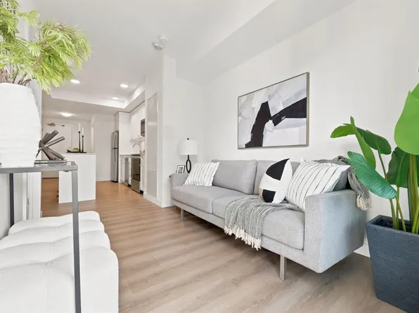 123 4th St NW #311, Calgary, AB T2E 8K3