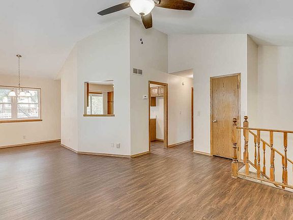 4th image of 430 E Pecan Ln