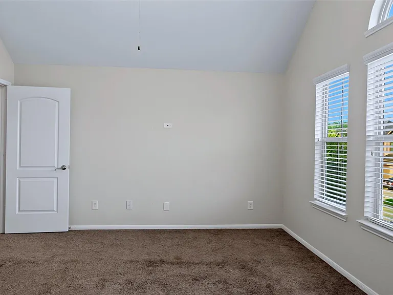 8403 Columbia Forest Dr — Photo 11