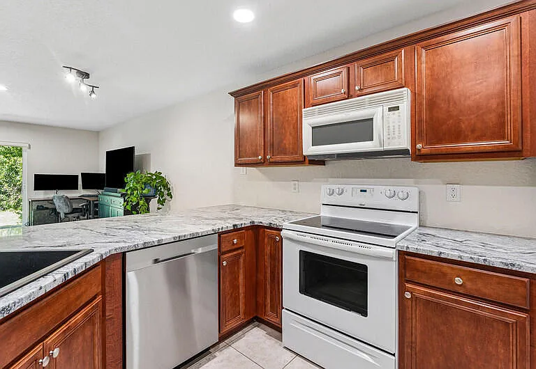 2764 SE Birmingham Dr — Photo 10