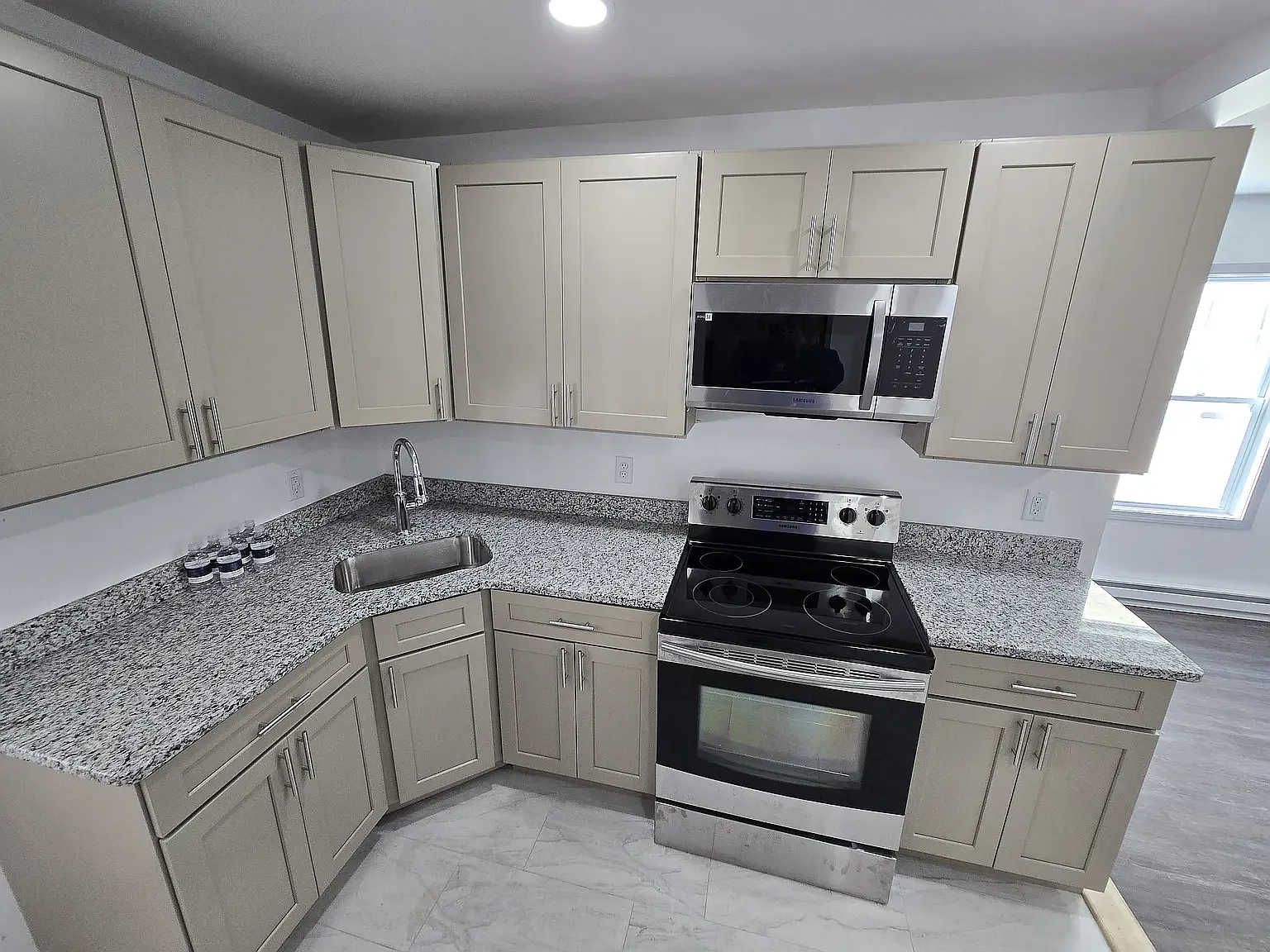 2 bed, 825 sqft, $1,250 — Photo 2