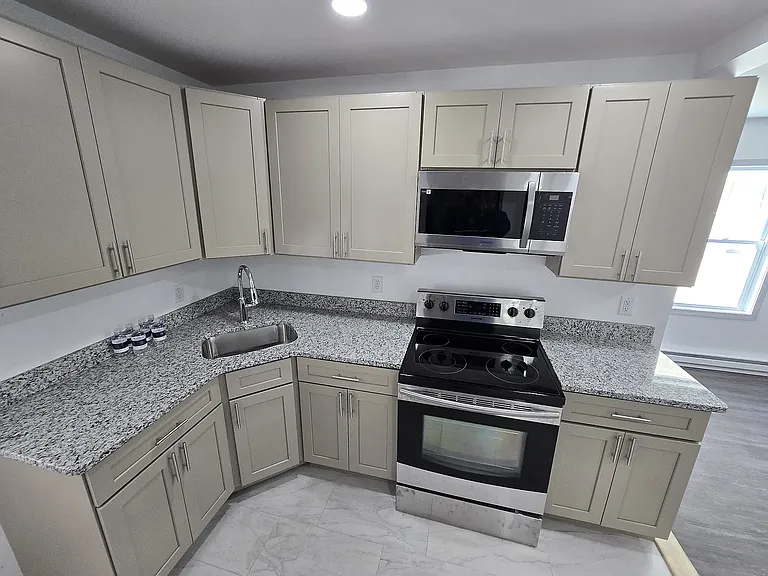 33 E Main St #D — Photo 2