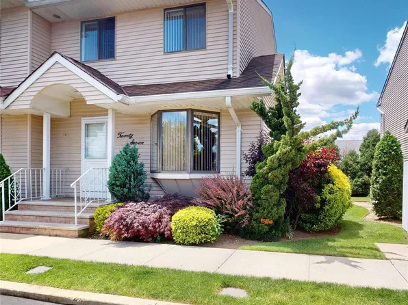 1790 Front Street #27, East Meadow, NY 11554