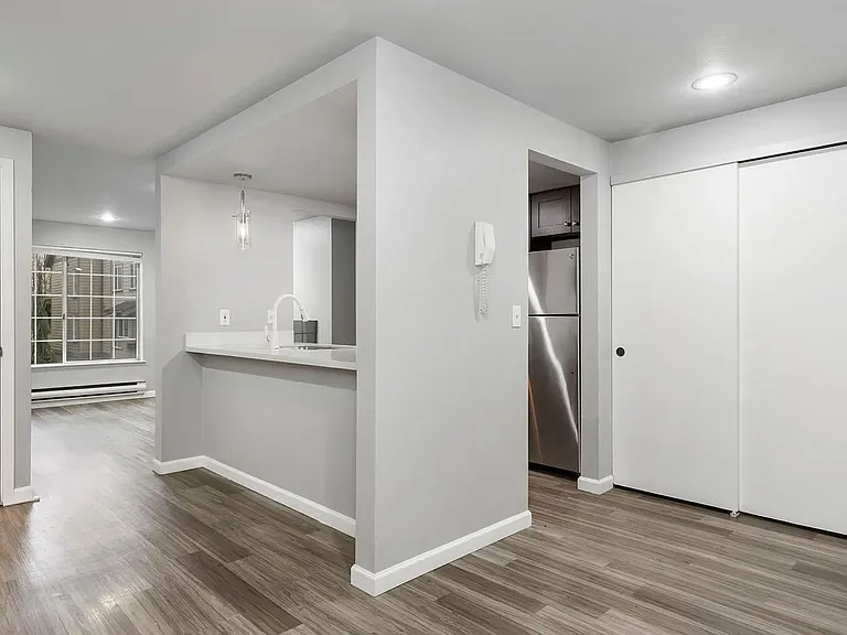 1158 N 91st St — Photo 33