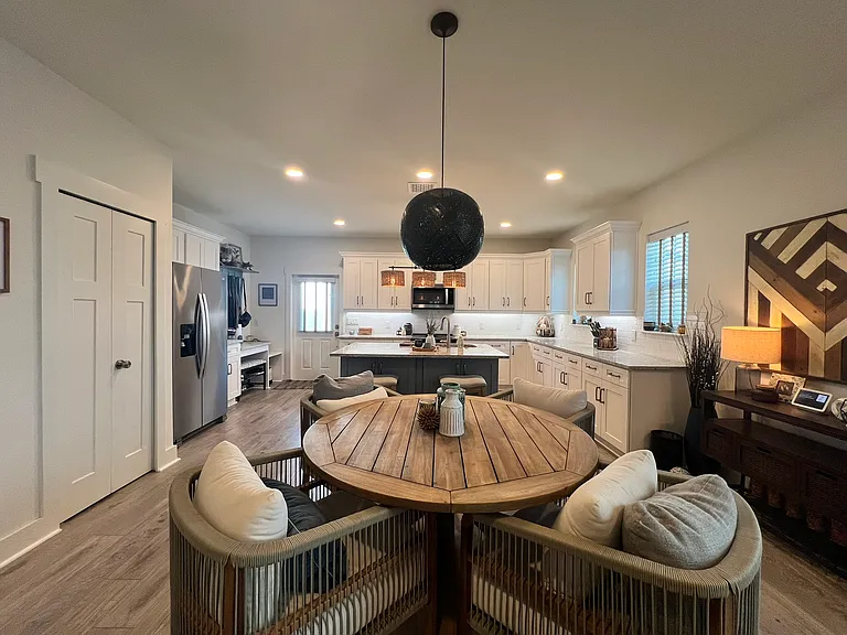 141 N Ring Ave — Photo 8
