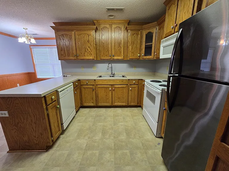 3563 Beacon Dr — Photo 10