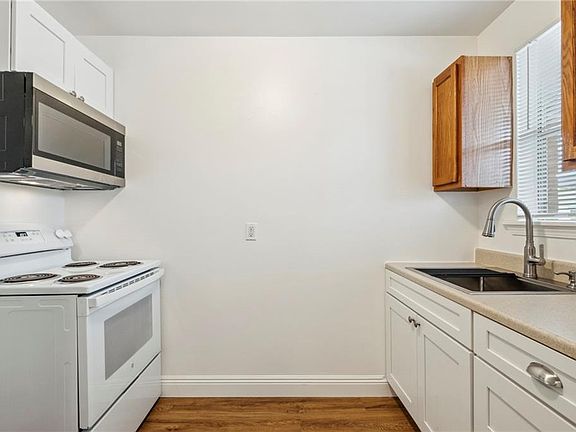 5th image of 4136 Toulouse St