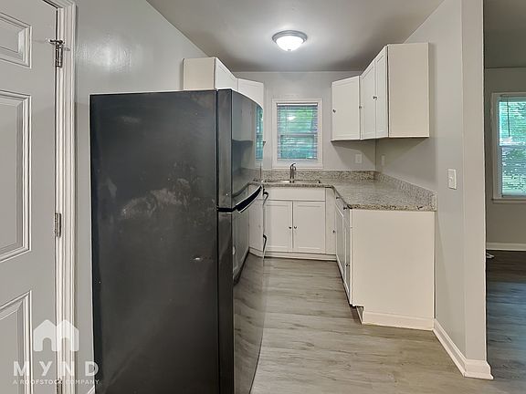 3rd image of 438 Greenhill Way