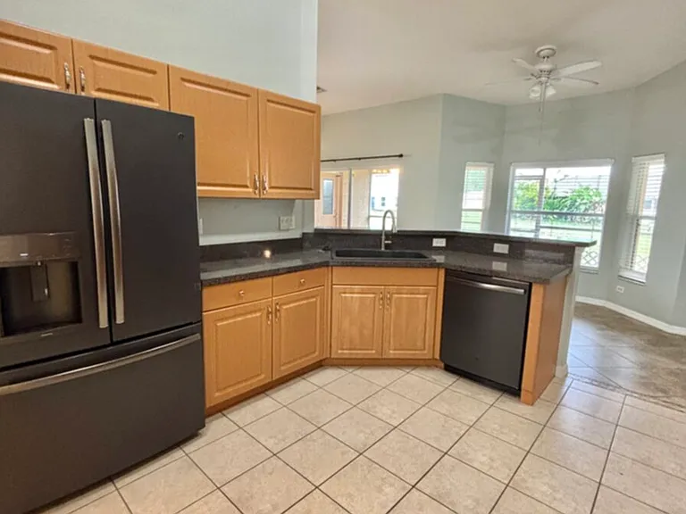 1405 Trafalgar Pkwy — Photo 15