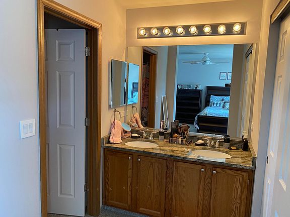 5th image of 210 S Lancelot Ln