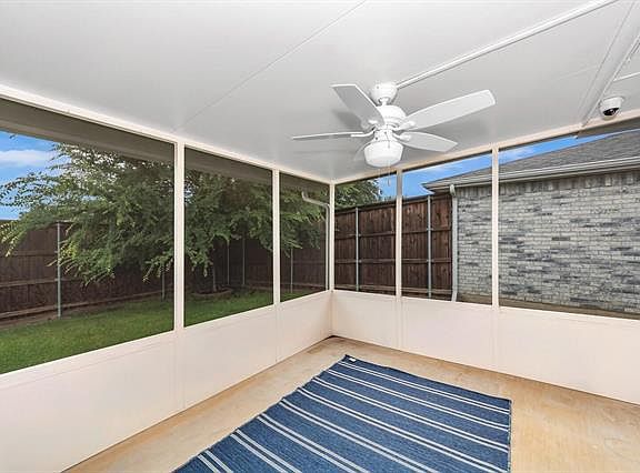 3rd image of 5922 Royalcrest Dr
