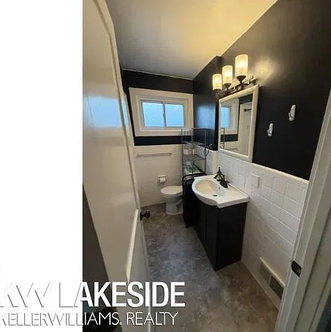 3 bed, 1.0 bath, 1064 sqft, $2,300 — Photo 4