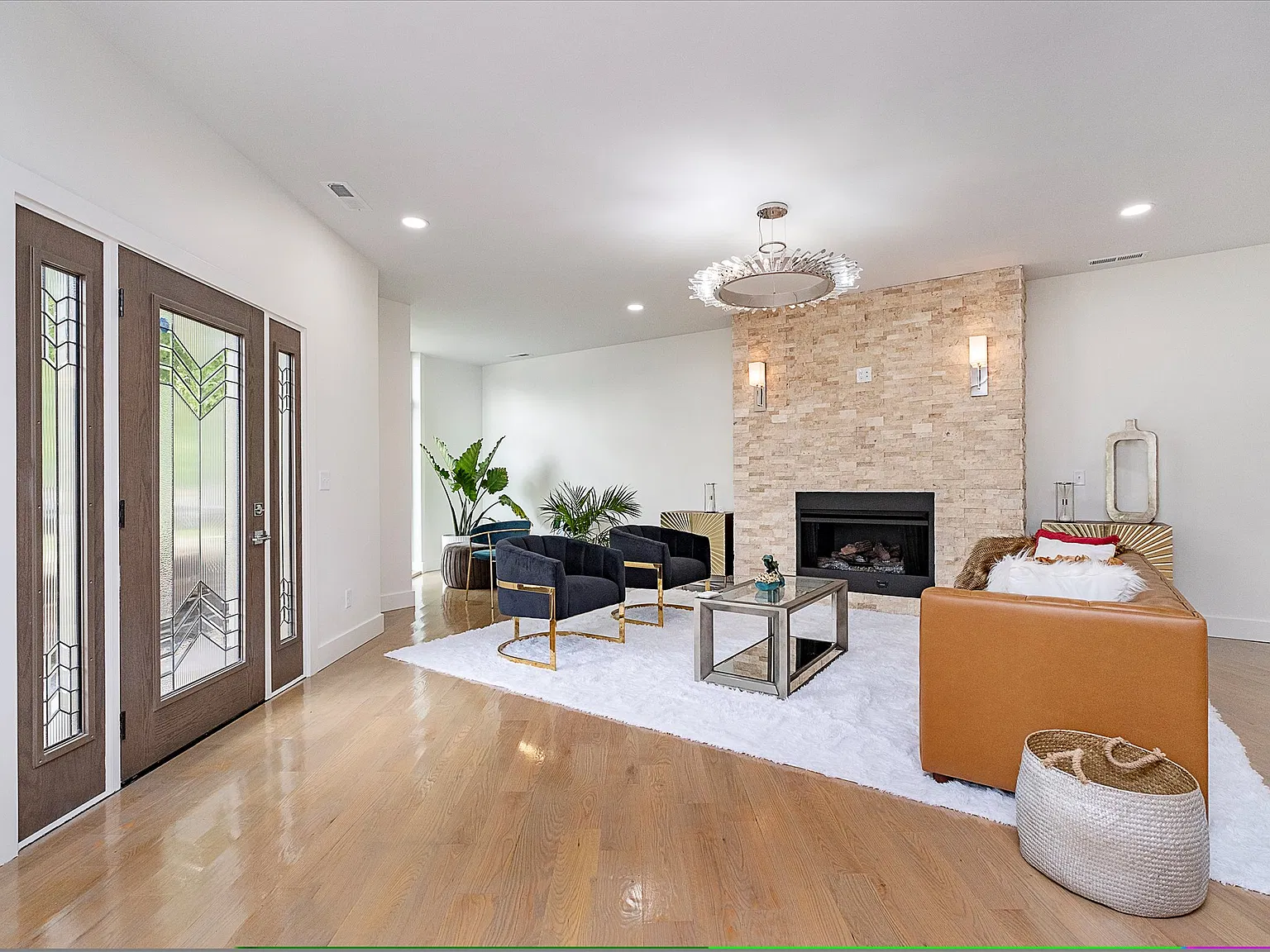 5 bed, 6643 sqft, $4,000 — Photo 2