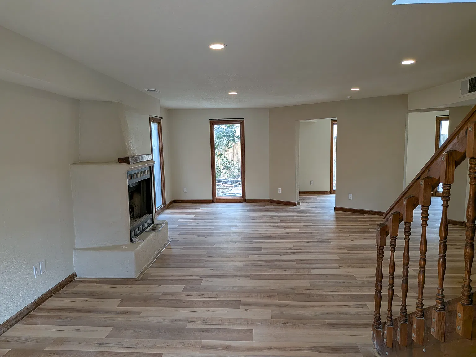 3 bed, 2.5 bath, 2549 sqft, $2,000 — Photo 2