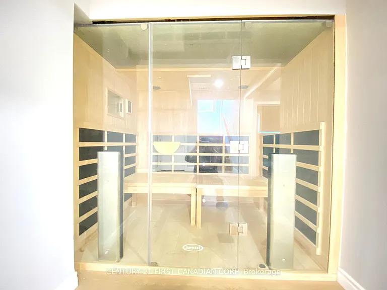 53 Edwin Dr — Photo 24